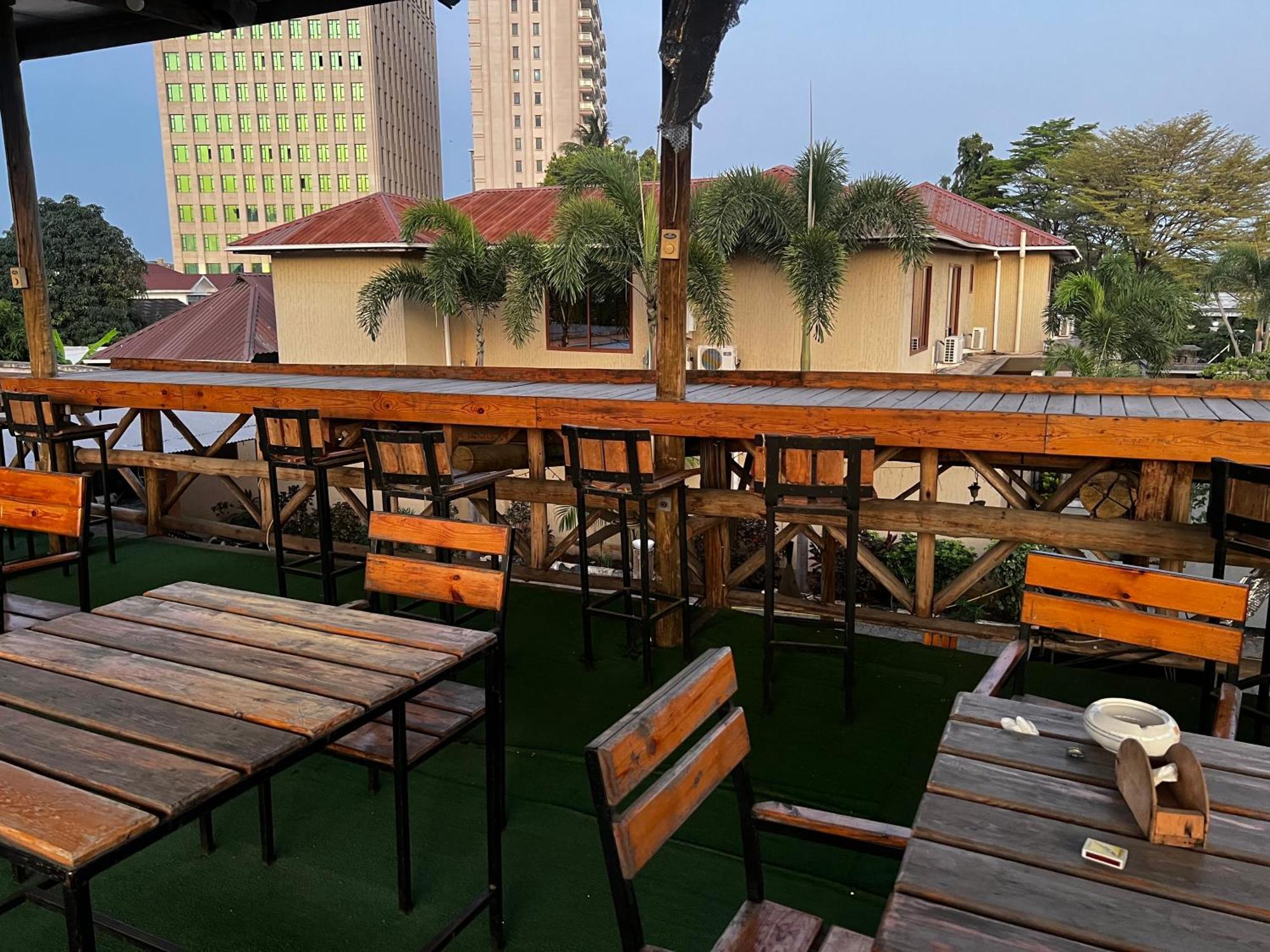 K27 Premier Backpackers Vandrehjem Dar es Salaam Eksteriør billede