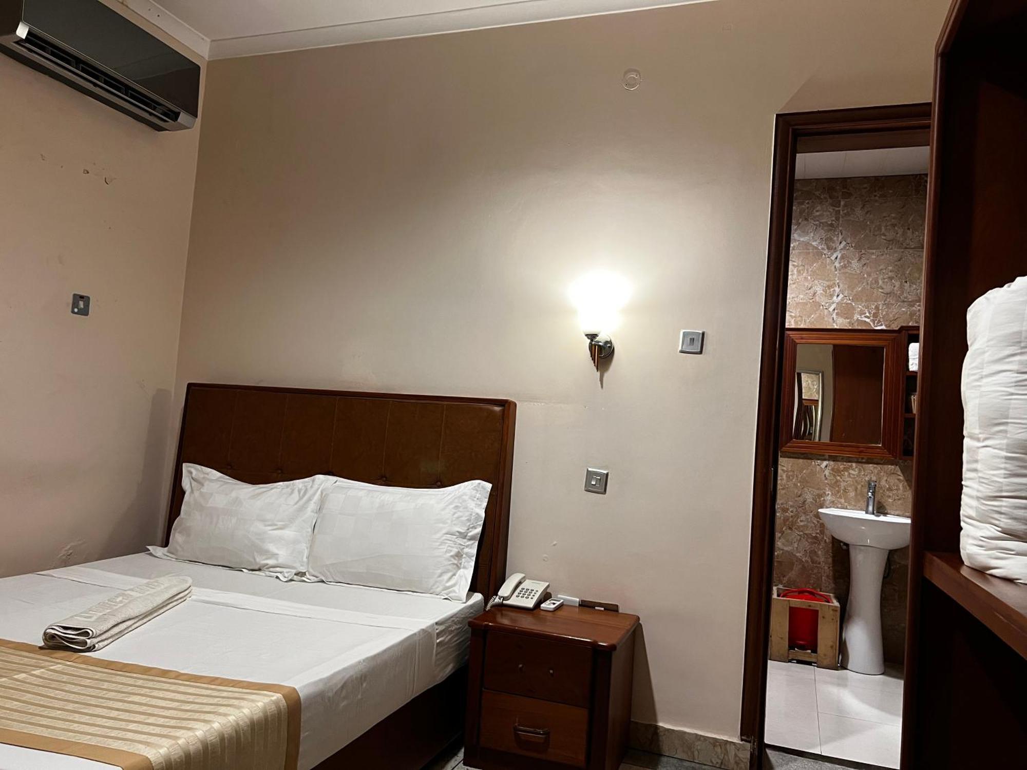 K27 Premier Backpackers Vandrehjem Dar es Salaam Eksteriør billede